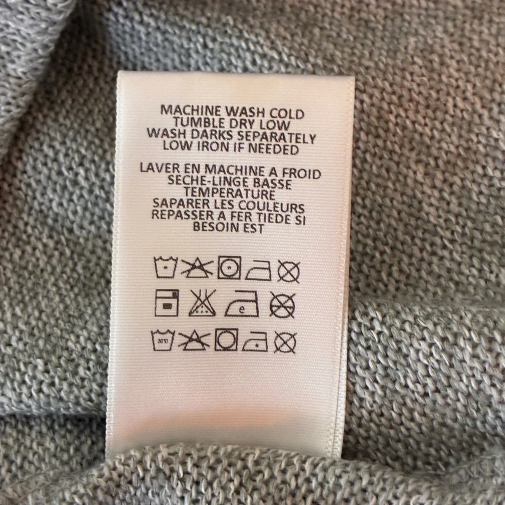 Eri + Ali | Like new gray off the shoulder long sleeve knit sweater